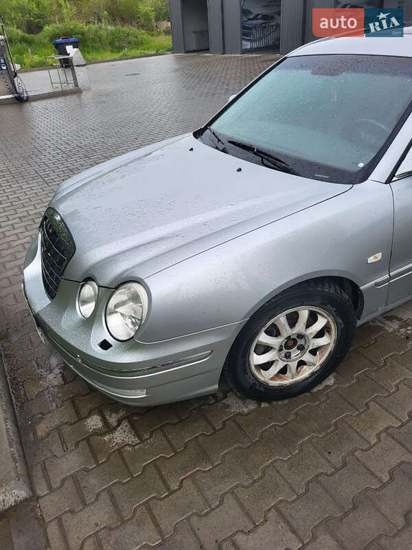 Седан Kia Amanti 2005 в Львове