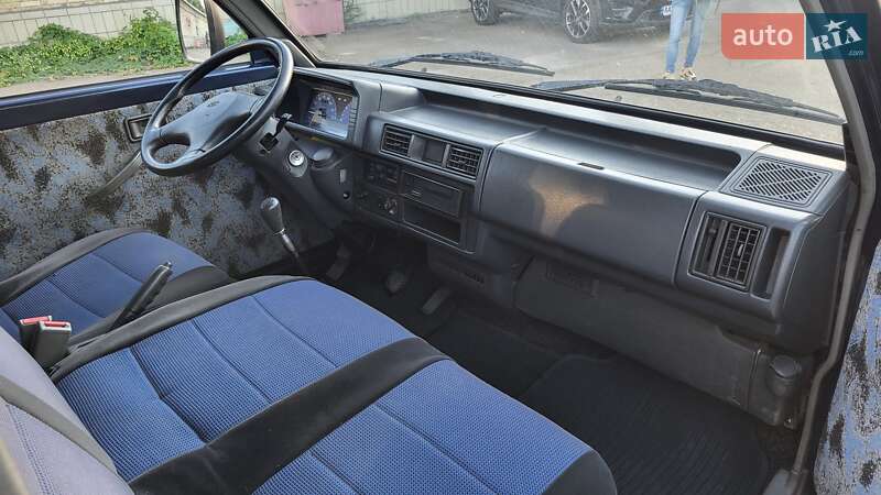 Мінівен Kia Besta 1998 в Києві