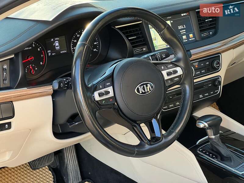Седан Kia Cadenza 2017 в Харькове
