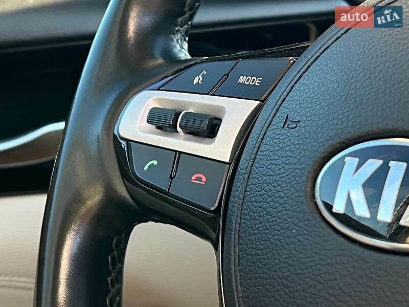 Седан Kia Cadenza 2017 в Харькове