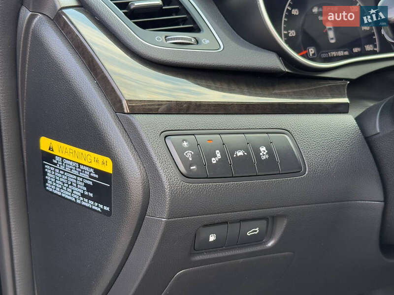 Седан Kia Cadenza 2013 в Дрогобыче