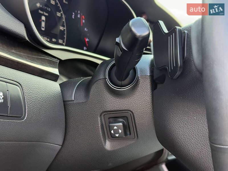 Седан Kia Cadenza 2013 в Дрогобыче