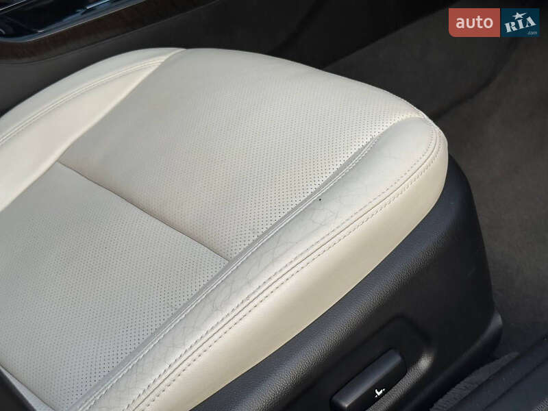 Седан Kia Cadenza 2013 в Дрогобыче