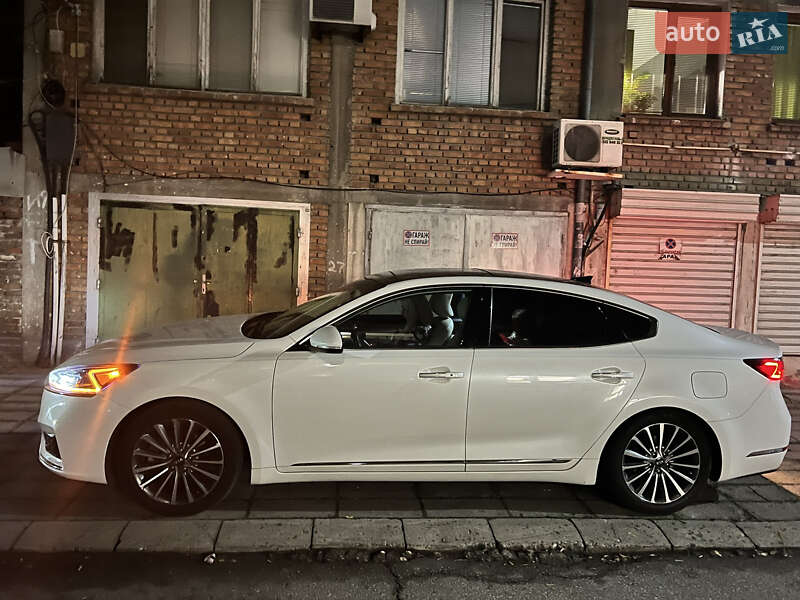 Седан Kia Cadenza 2017 в Днепре