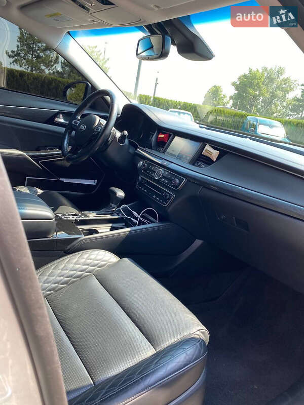 Седан Kia Cadenza 2017 в Днепре