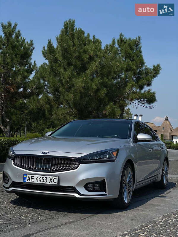 Седан Kia Cadenza 2017 в Днепре