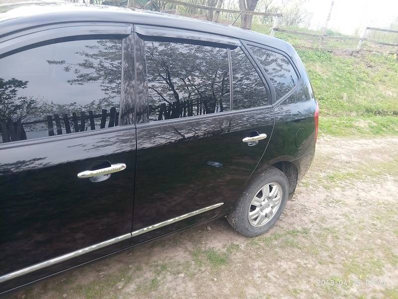 Позашляховик / Кросовер Kia Carens 2008 в Києві