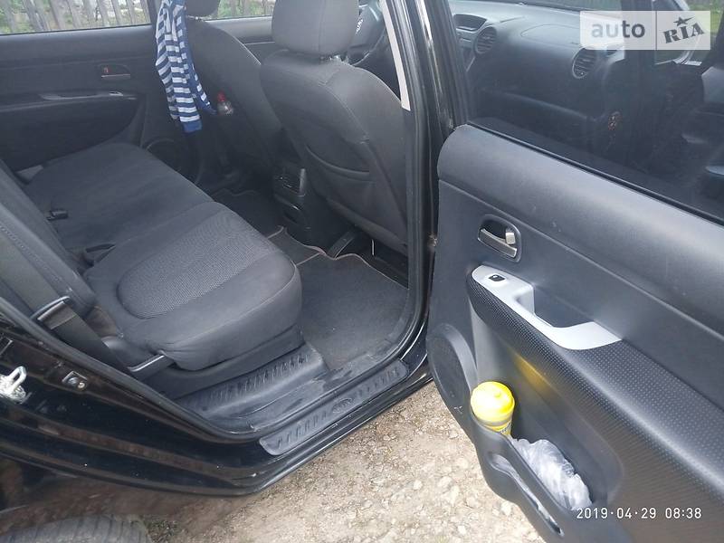 Позашляховик / Кросовер Kia Carens 2008 в Києві