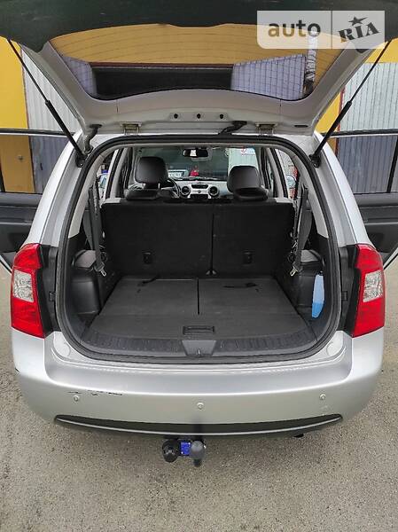 Минивэн Kia Carens 2007 в Черновцах