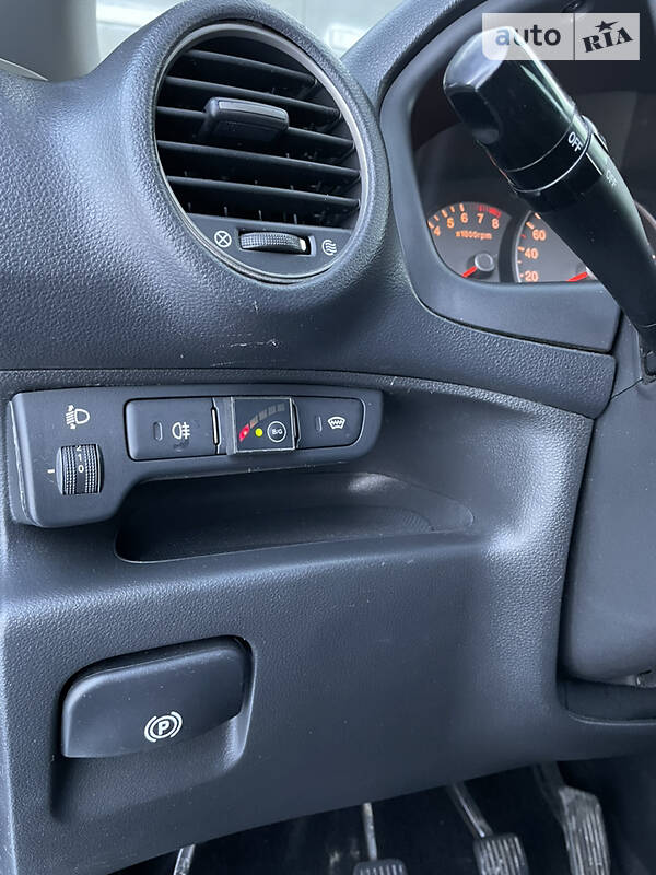 Мінівен Kia Carens 2007 в Дрогобичі