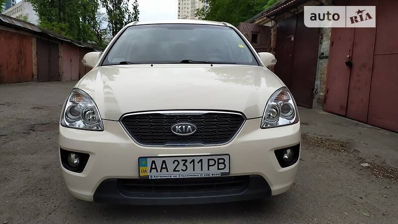 Минивэн Kia Carens 2011 в Киеве