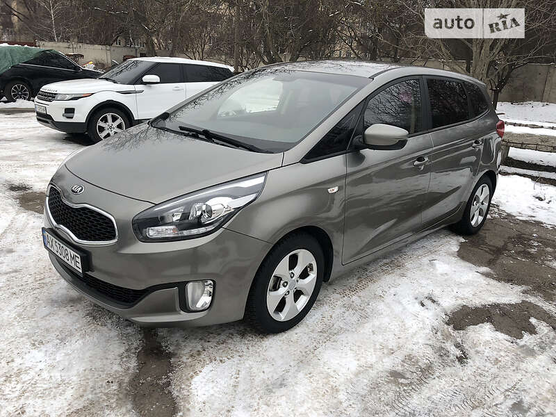 Универсал Kia Carens 2016 в Полтаве