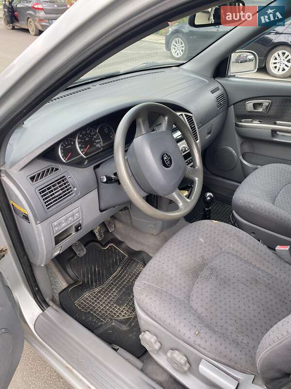 Минивэн Kia Carens 2003 в Новояворовске фото 23 Минивэн Kia Carens 2003 в Новояворовске