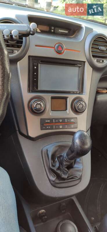 Мінівен Kia Carens 2007 в Києві