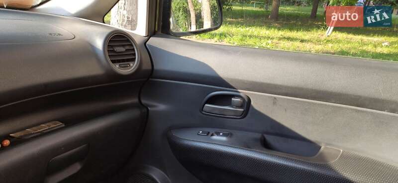 Мінівен Kia Carens 2007 в Києві