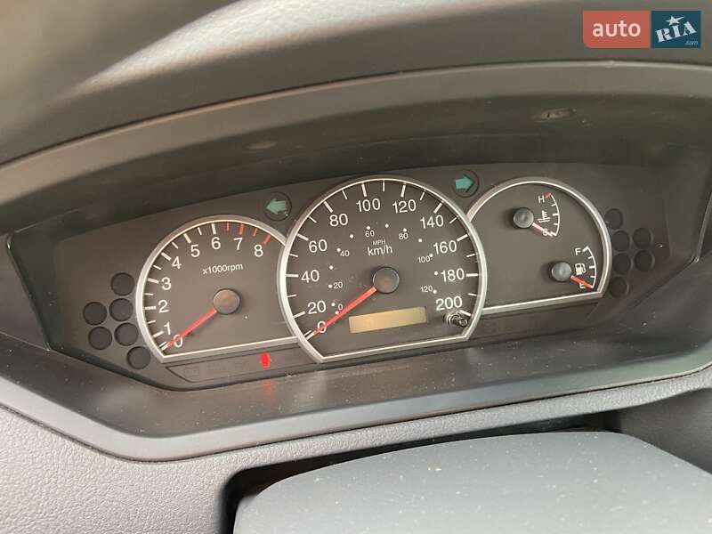 Мінівен Kia Carens 2005 в Рівному