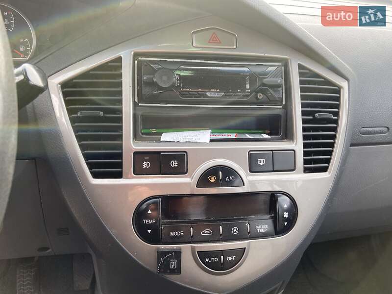 Мінівен Kia Carens 2005 в Рівному