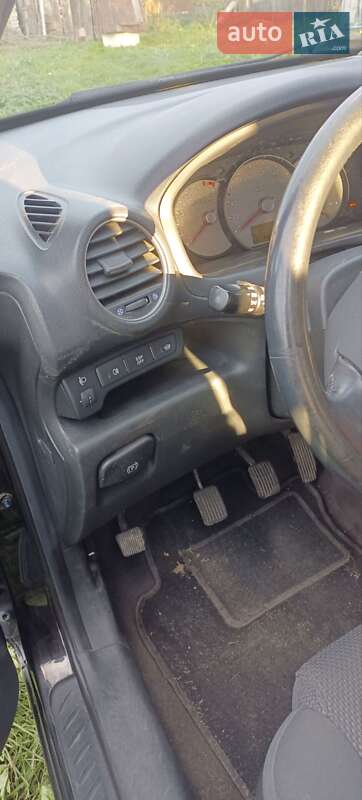 Мінівен Kia Carens 2006 в Ковелі