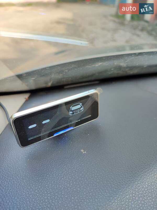 Мінівен Kia Carens 2010 в Києві