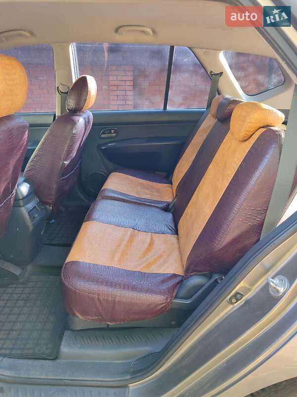 Мінівен Kia Carens 2010 в Києві