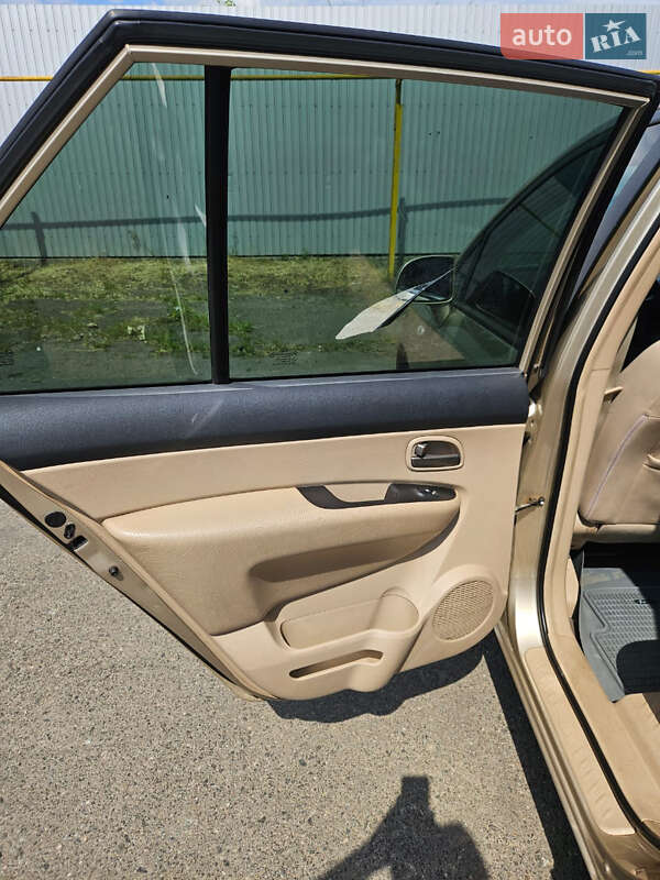 Минивэн Kia Carens 2007 в Корсуне-Шевченковском