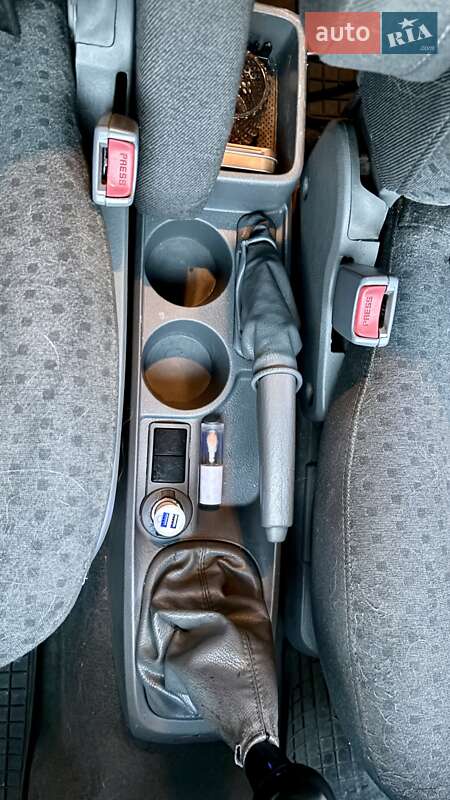 Мінівен Kia Carens 2006 в Києві