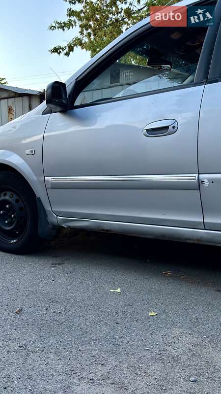 Мінівен Kia Carens 2006 в Києві