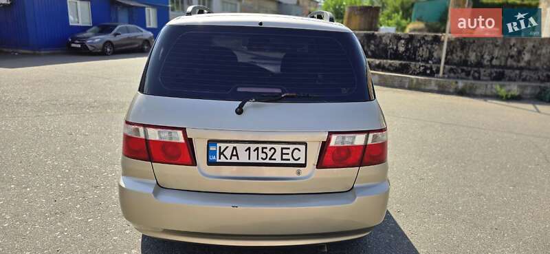 Мінівен Kia Carens 2004 в Києві