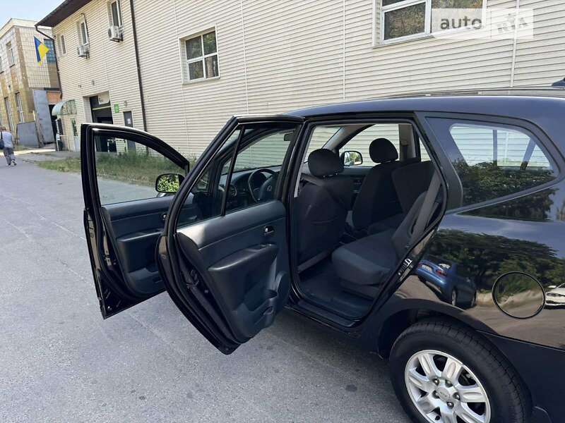 Мінівен Kia Carens 2007 в Києві