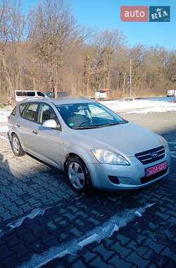 Минивэн Kia Carens 2008 в Виннице