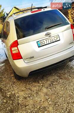 Минивэн Kia Carens 2006 в Почаеве