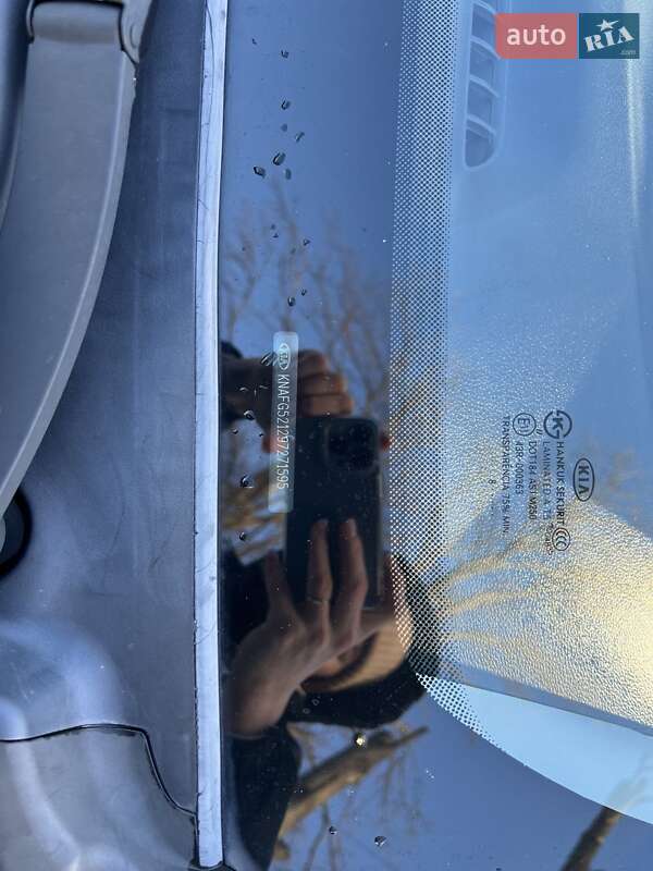 Мінівен Kia Carens 2009 в Стрию