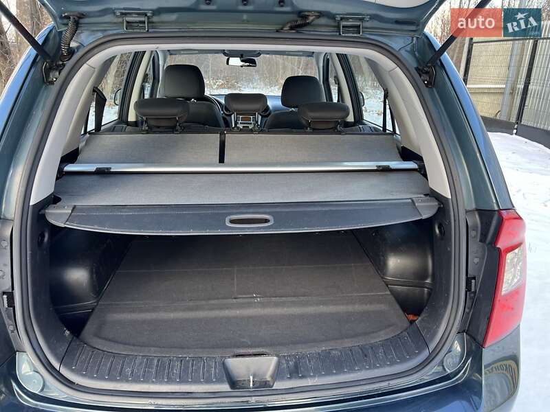 Мінівен Kia Carens 2009 в Стрию