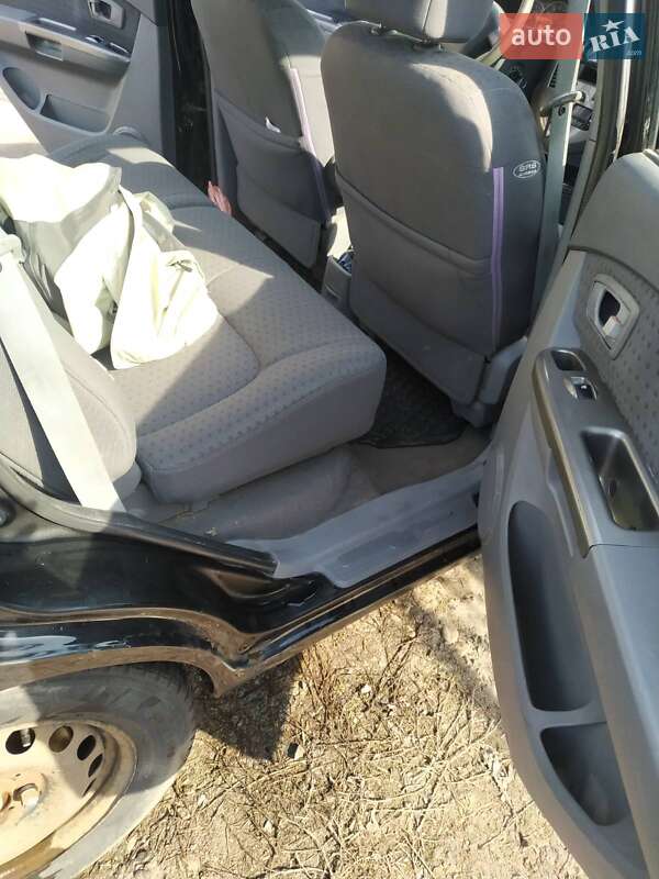 Мінівен Kia Carens 2004 в Полтаві