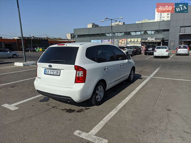 Минивэн Kia Carens 2008 в Полтаве