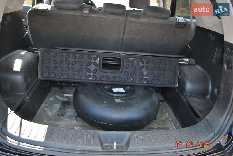 Минивэн Kia Carens 2008 в Киеве