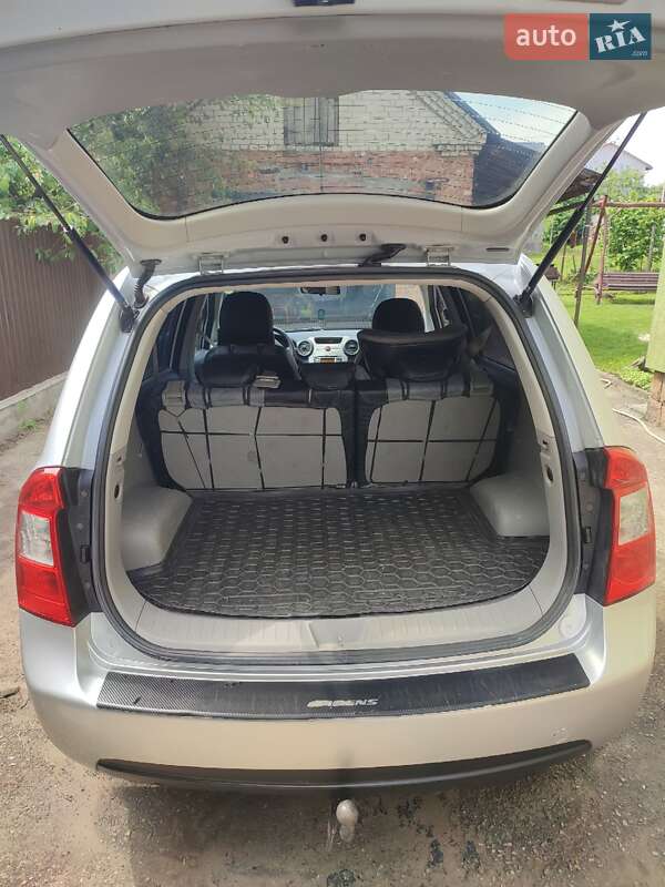 Минивэн Kia Carens 2008 в Ивано-Франково