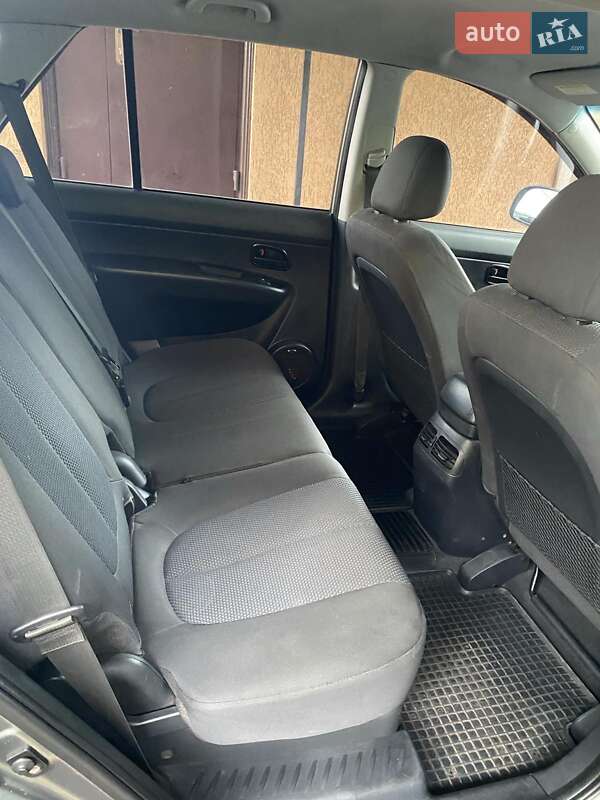 Микровэн Kia Carens 2010 в Кривом Роге