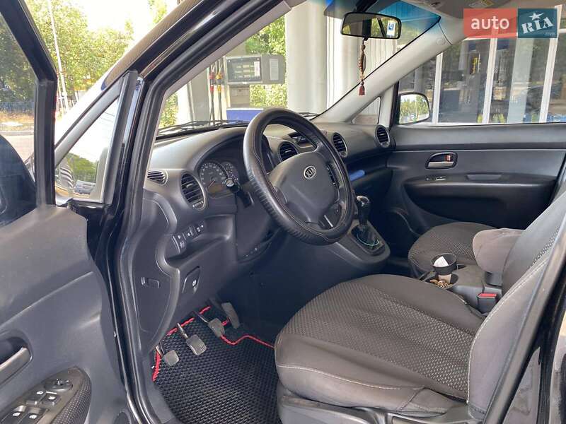 Минивэн Kia Carens 2007 в Николаеве