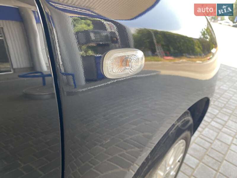 Минивэн Kia Carens 2007 в Николаеве
