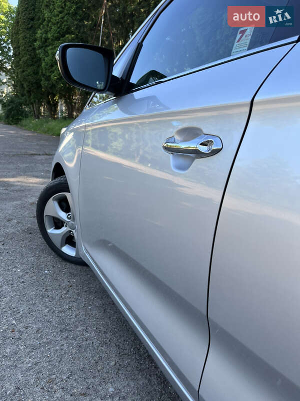 Микровэн Kia Carens 2013 в Новом Роздоле