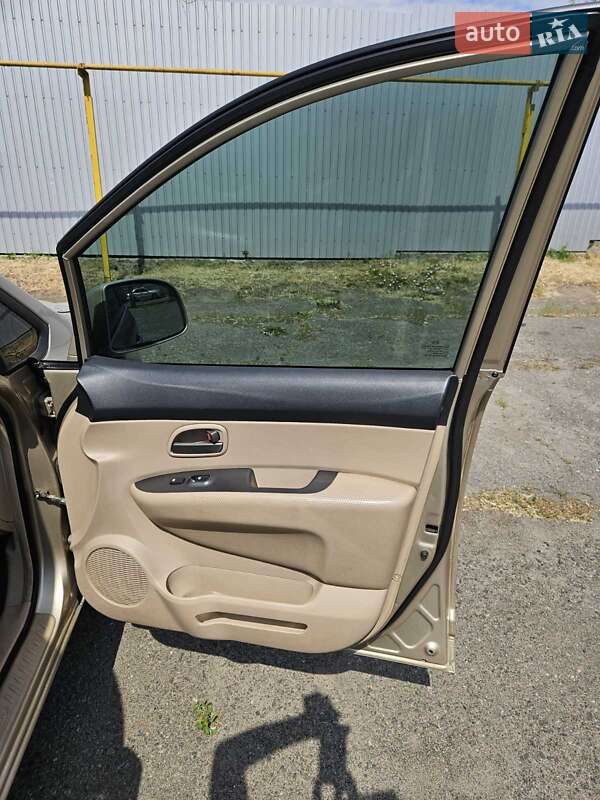 Мінівен Kia Carens 2007 в Корсунь-Шевченківському