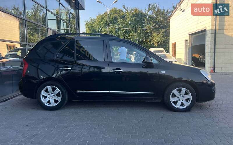 Минивэн Kia Carens 2009 в Ивано-Франковске