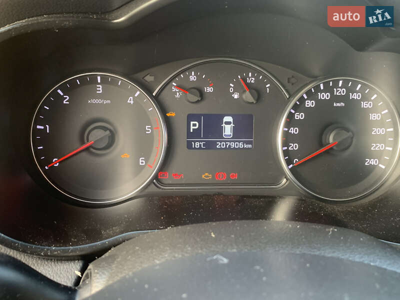 Мікровен Kia Carens 2016 в Рівному