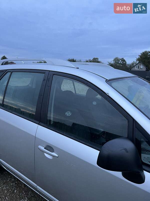 Мікровен Kia Carens 2011 в Калуші фото 8 Мікровен Kia Carens 2011 в Калуші