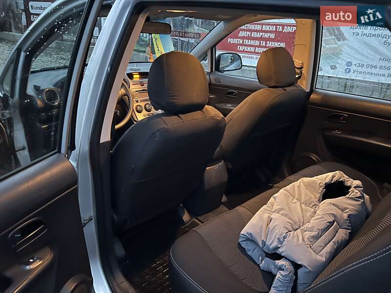 Мікровен Kia Carens 2011 в Калуші фото 17 Мікровен Kia Carens 2011 в Калуші