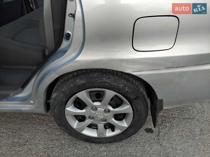 Мінівен Kia Carens 2006 в Рівному