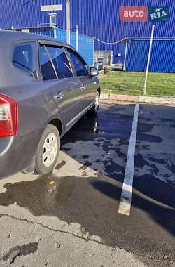 Минивэн Kia Carens 2008 в Виннице