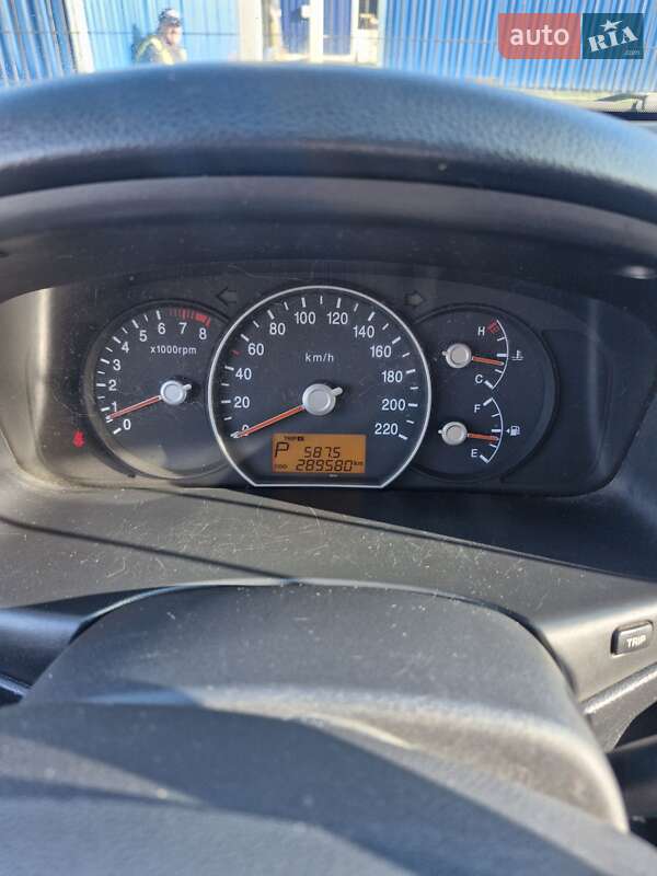 Минивэн Kia Carens 2008 в Виннице