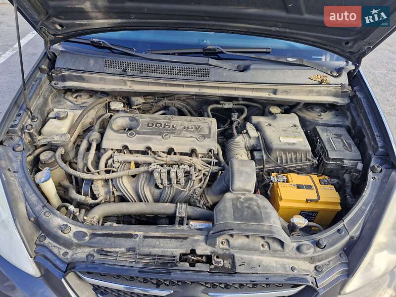 Минивэн Kia Carens 2008 в Виннице